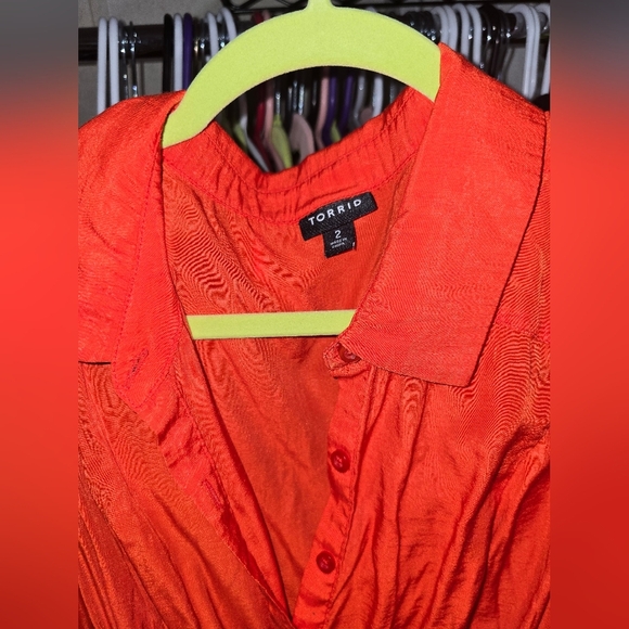 Like new Torrid 2x Babydoll Poplin Button-Front Shirt - Picture 4 of 6